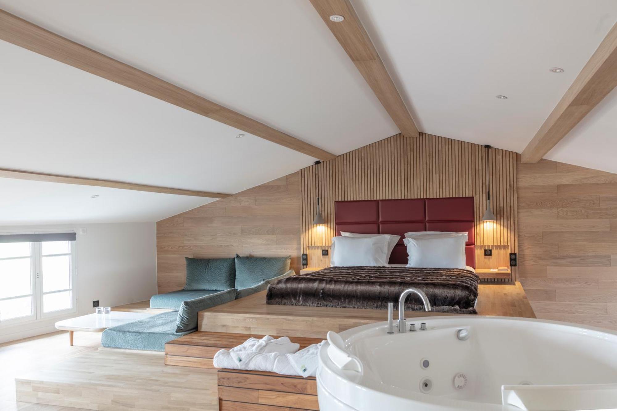 Hotel & Restaurant Origines Par Adrien Descouls - Teritoria Le Broc  Buitenkant foto