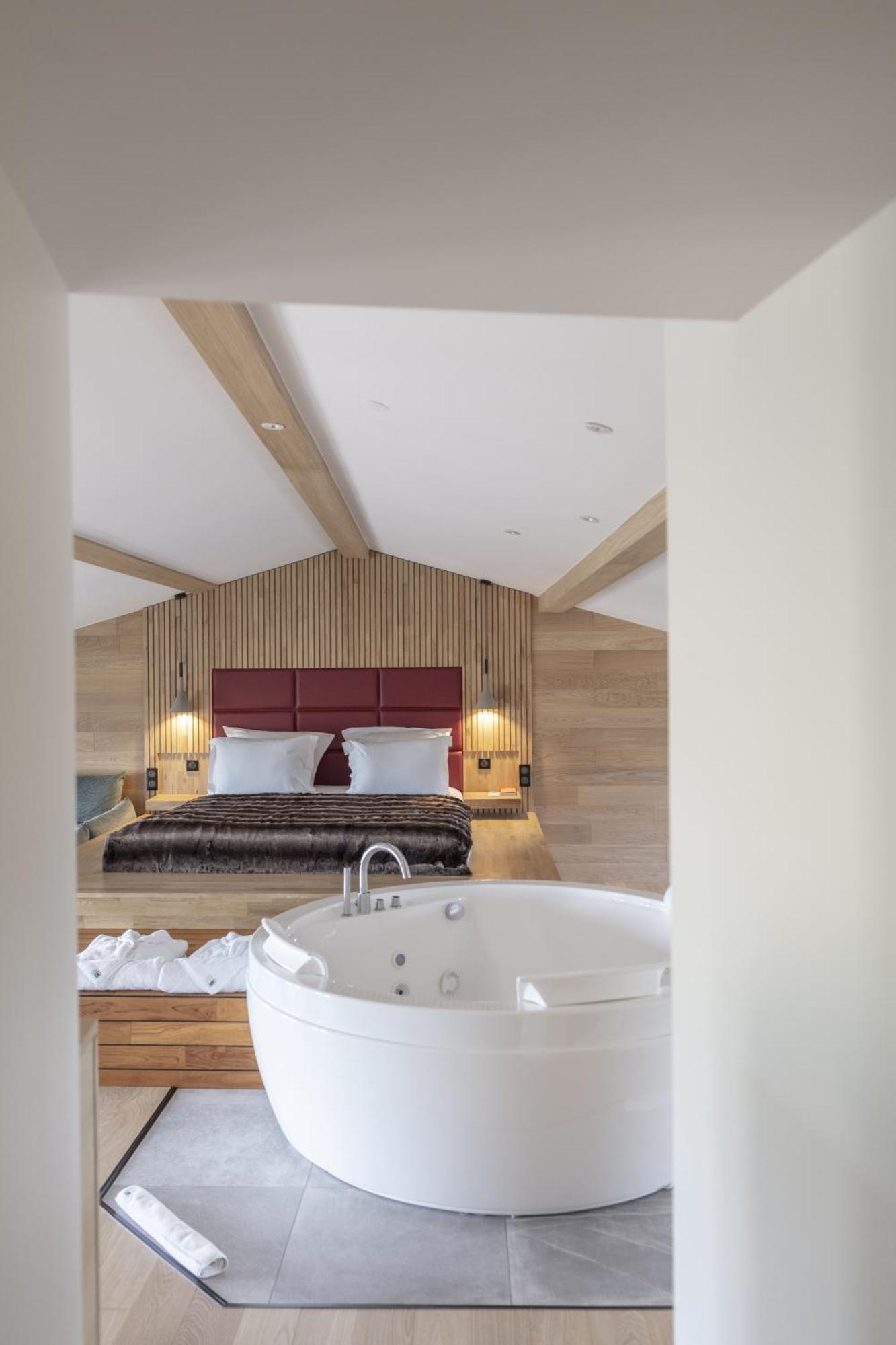 Hotel & Restaurant Origines Par Adrien Descouls - Teritoria Le Broc  Buitenkant foto