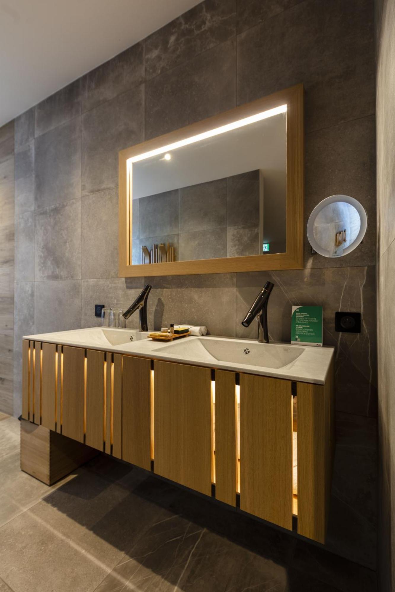 Hotel & Restaurant Origines Par Adrien Descouls - Teritoria Le Broc  Buitenkant foto