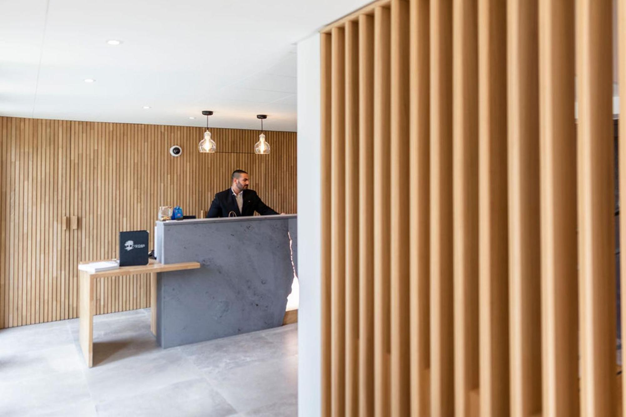 Hotel & Restaurant Origines Par Adrien Descouls - Teritoria Le Broc  Buitenkant foto